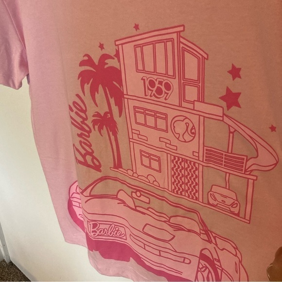 Barbie short sleeve t-shirt in size Large. Pink with Barbie dream house. NWOT - Picture 2 of 4